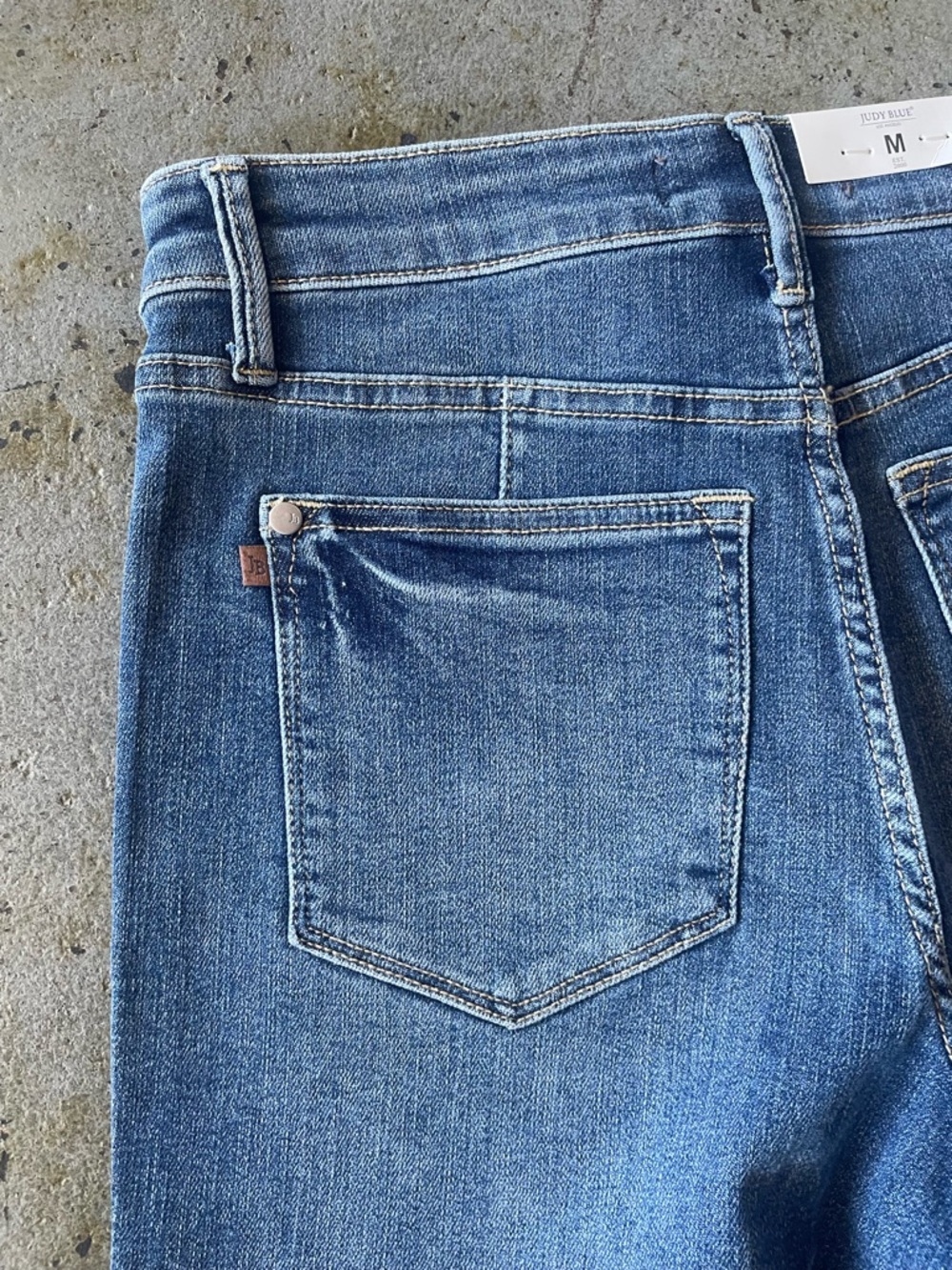 Judy Blue NWT Classic Mid-Rise Tummy Control Denim Shorts Size Medium - Picture 7 of 10